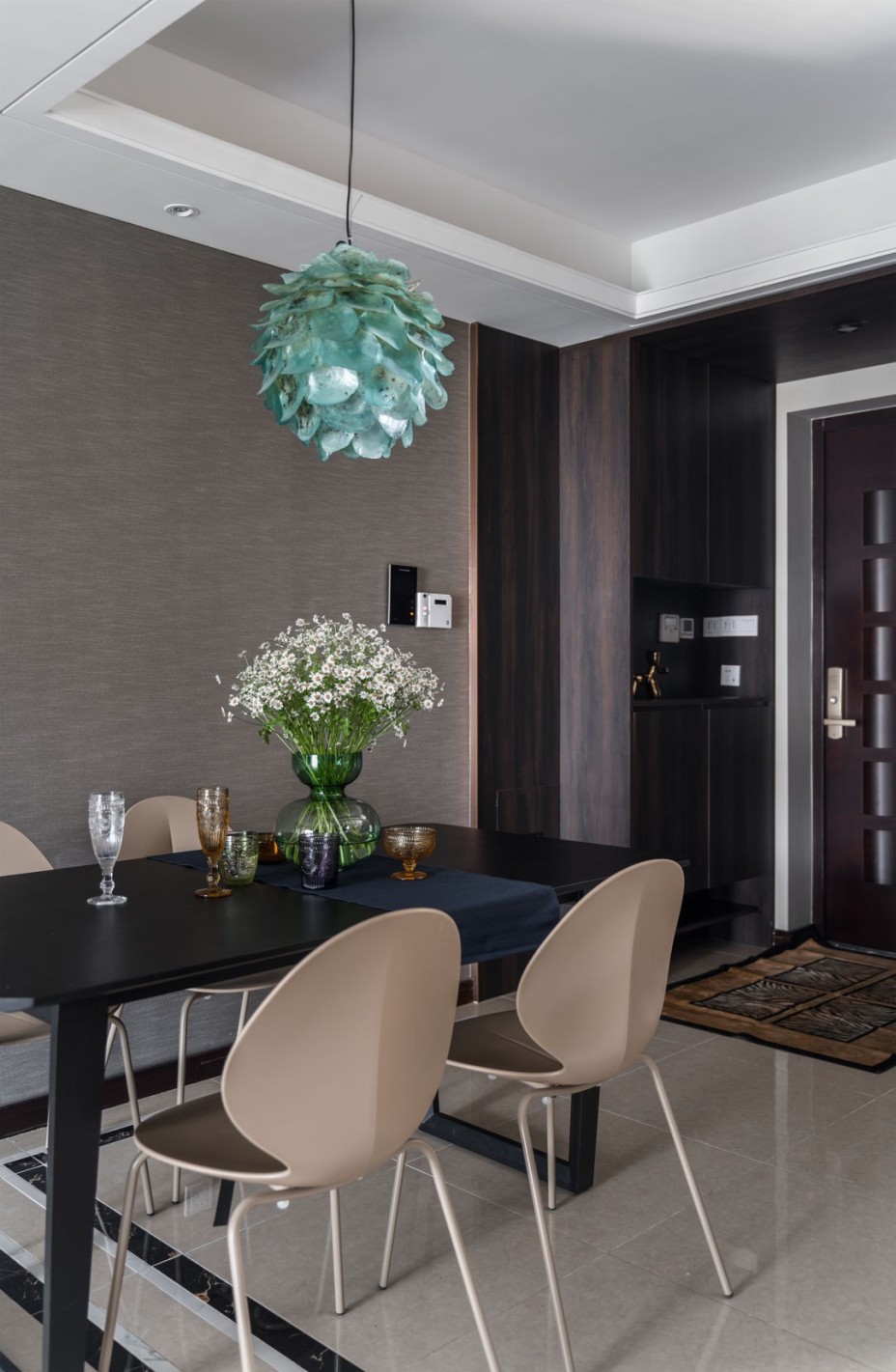 現(xiàn)代簡約風格室內(nèi)家裝案例效果圖-餐廳 現(xiàn)代簡約風格室內(nèi)家裝案例效果圖-餐廳