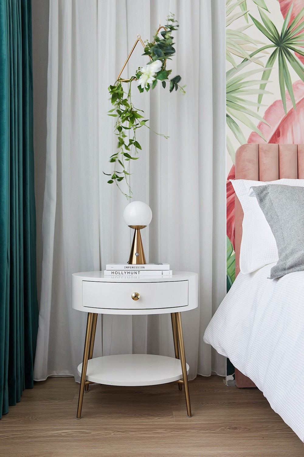 輕奢風格室內(nèi)家裝案例效果圖-臥室床頭柜 輕奢風格室內(nèi)家裝案例效果圖-臥室床頭柜