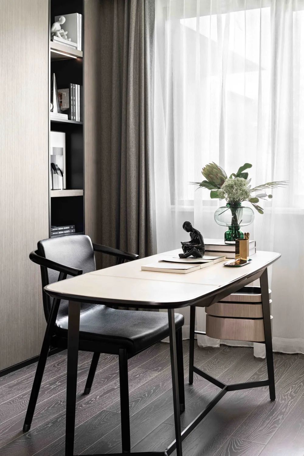 簡(jiǎn)約新中式風(fēng)格室內(nèi)設(shè)計(jì)家裝案例-書房 簡(jiǎn)約新中式風(fēng)格室內(nèi)設(shè)計(jì)家裝案例-書房