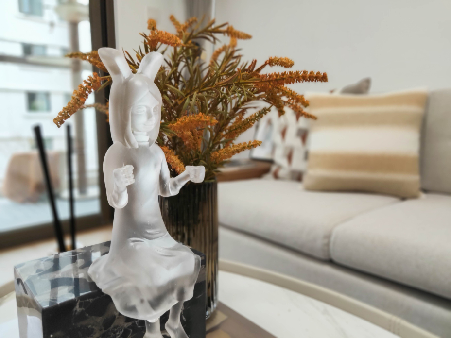 現(xiàn)代簡約風格室內家裝案例效果圖-客廳茶幾擺件 現(xiàn)代簡約風格室內家裝案例效果圖-客廳茶幾擺件