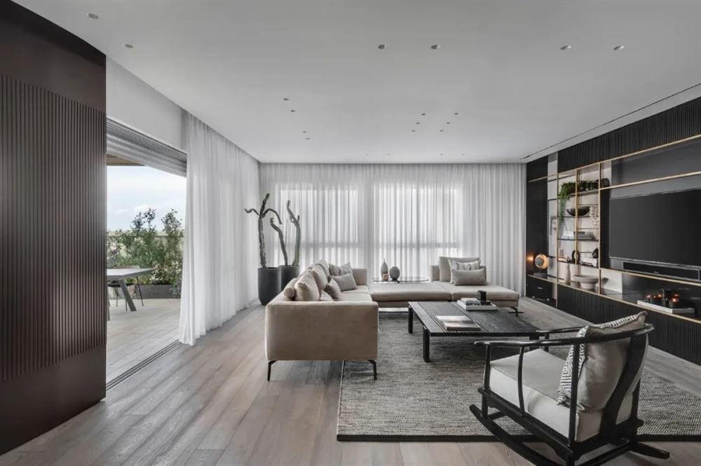 廣州市保利紫薇花園輕奢風(fēng)格四居室裝修案例