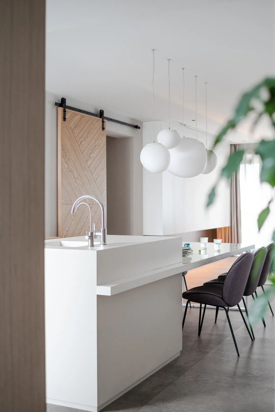 現(xiàn)代簡約風格室內(nèi)設(shè)計家裝案例-餐廳 現(xiàn)代簡約風格室內(nèi)設(shè)計家裝案例-餐廳