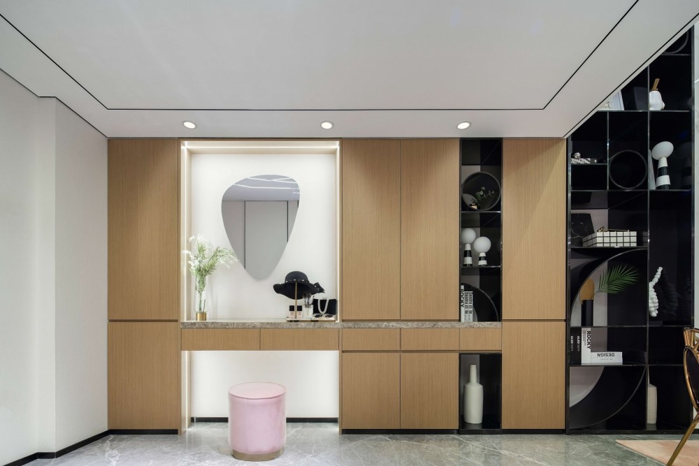 現(xiàn)代輕奢風格室內(nèi)家裝案例效果圖-入戶玄關(guān) 現(xiàn)代輕奢風格室內(nèi)家裝案例效果圖-入戶玄關(guān)