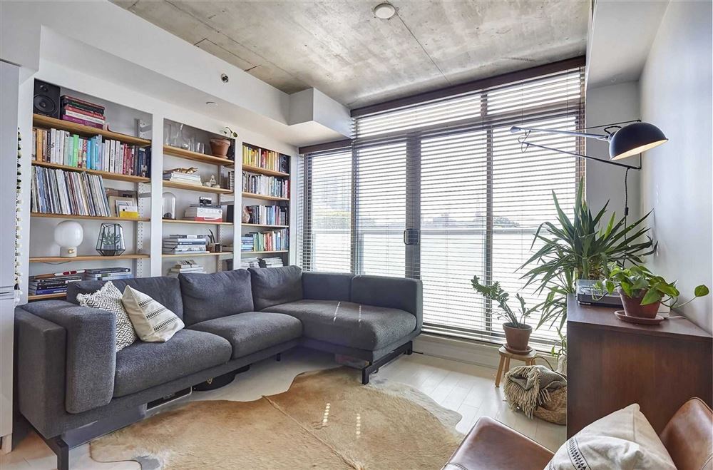 惠州市富力灣別墅現(xiàn)代簡(jiǎn)約風(fēng)格三居室裝修案例