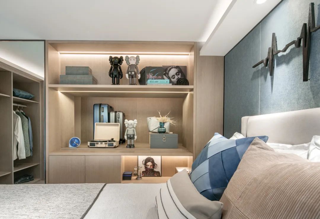 現(xiàn)代輕奢風(fēng)格家裝設(shè)計(jì)室內(nèi)裝修效果圖-主臥 現(xiàn)代輕奢風(fēng)格家裝設(shè)計(jì)室內(nèi)裝修效果圖-主臥