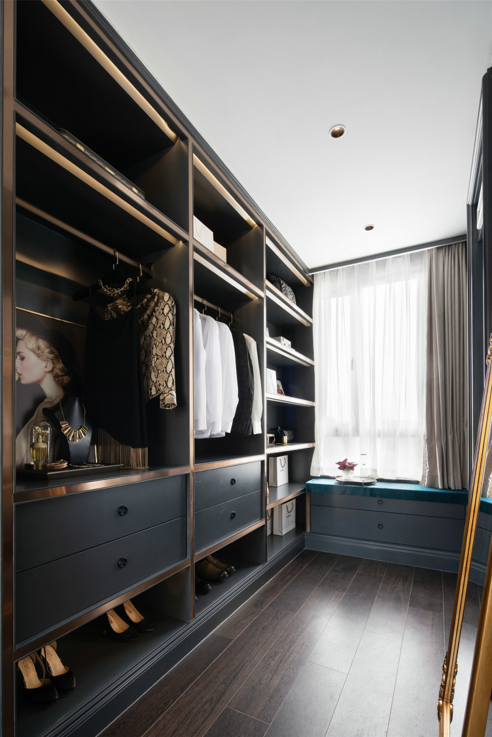 歐式古典風格別墅室內(nèi)設(shè)計家裝案例-衣帽間 歐式古典風格別墅室內(nèi)設(shè)計家裝案例-衣帽間