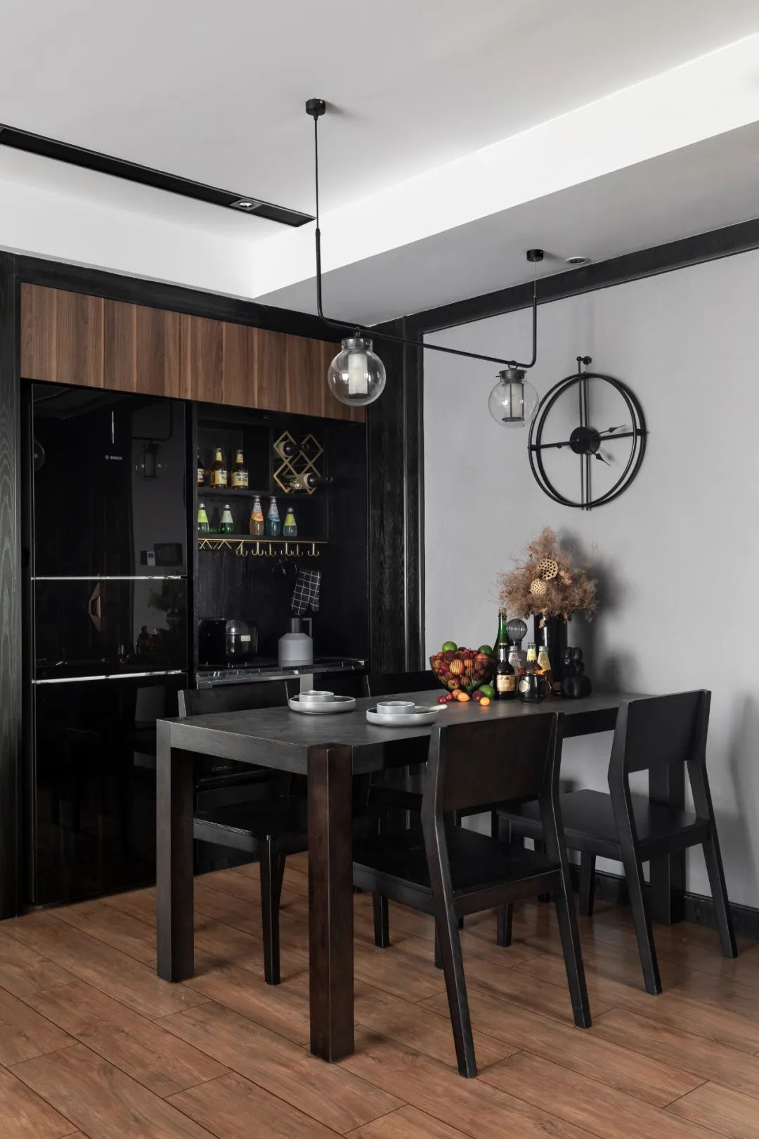 現(xiàn)代復(fù)古混搭風(fēng)格室內(nèi)設(shè)計(jì)家裝案例-餐廳 現(xiàn)代復(fù)古混搭風(fēng)格室內(nèi)設(shè)計(jì)家裝案例-餐廳