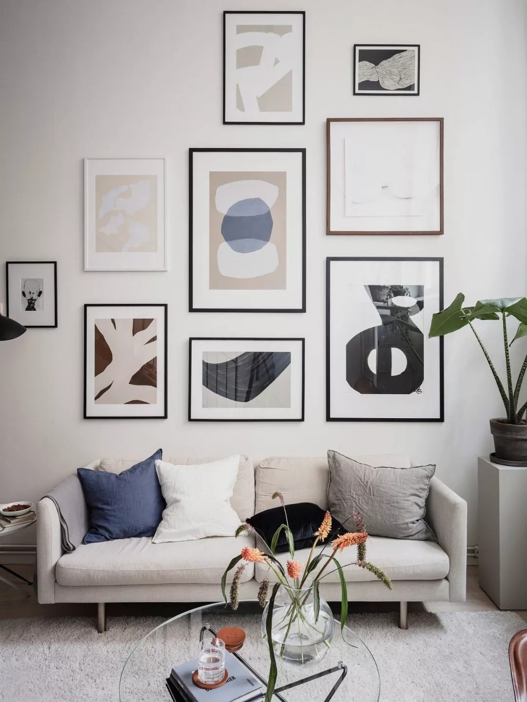 廣州裝修公司現(xiàn)代簡(jiǎn)約風(fēng)格公寓裝修效果圖-客廳沙發(fā) 廣州裝修公司現(xiàn)代簡(jiǎn)約風(fēng)格公寓裝修效果圖-客廳沙發(fā)