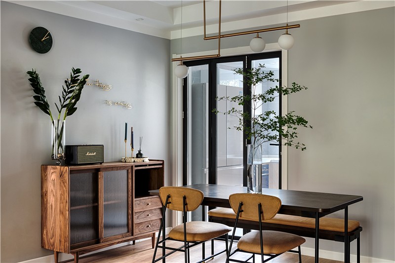 裝修案例現(xiàn)代北歐風(fēng)格室內(nèi)裝修效果圖-餐廳