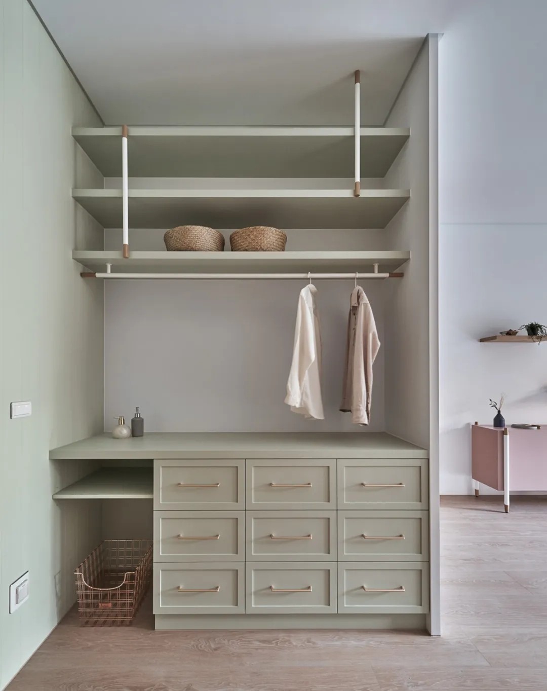 現(xiàn)代風格家裝設(shè)計室內(nèi)裝修效果圖-衣帽間 現(xiàn)代風格家裝設(shè)計室內(nèi)裝修效果圖-衣帽間