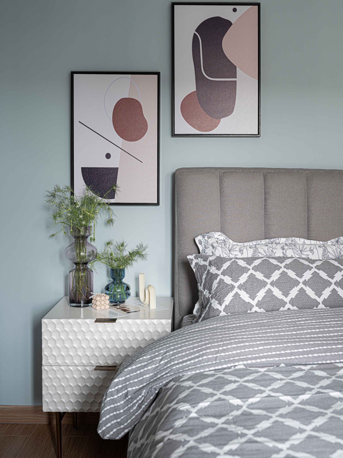 裝修案例現(xiàn)代輕奢風(fēng)格室內(nèi)裝修效果圖-次臥 裝修案例現(xiàn)代輕奢風(fēng)格室內(nèi)裝修效果圖-次臥