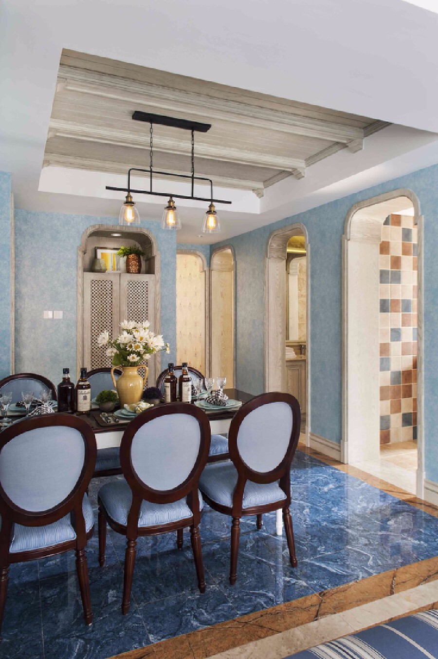 金碧御水山莊別墅335平米地中海風(fēng)格裝修案例-餐廳 金碧御水山莊別墅335平米地中海風(fēng)格裝修案例-餐廳