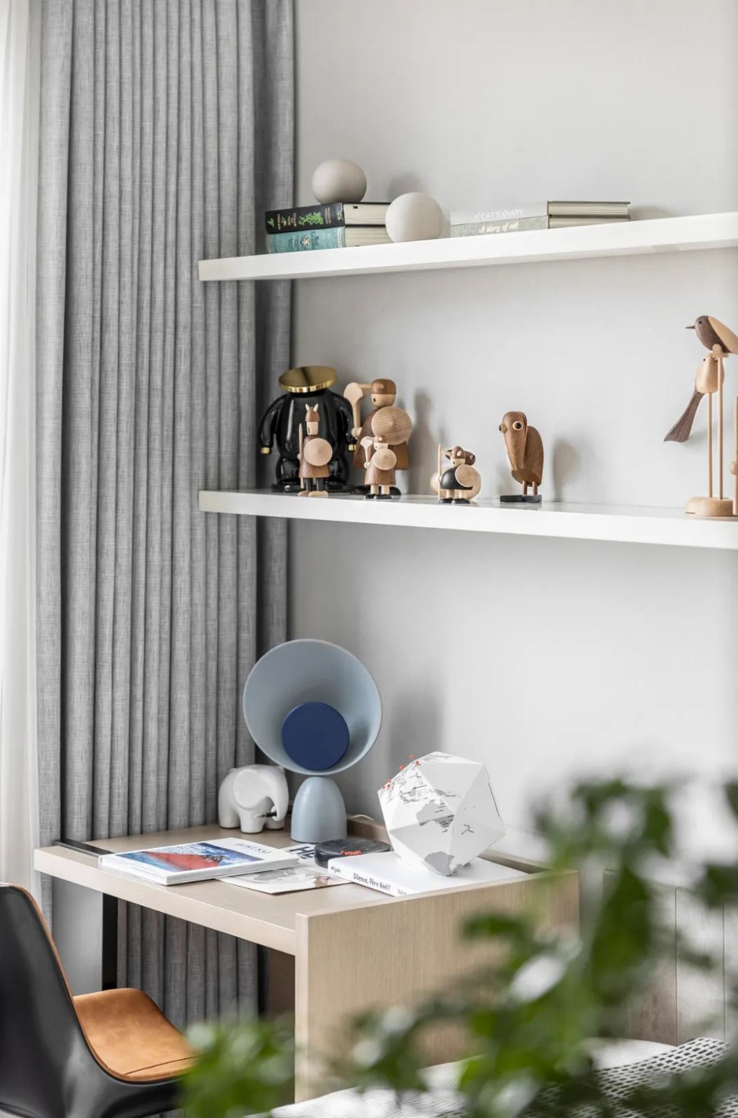 現(xiàn)代簡(jiǎn)約風(fēng)格室內(nèi)設(shè)計(jì)家裝案例-書桌 現(xiàn)代簡(jiǎn)約風(fēng)格室內(nèi)設(shè)計(jì)家裝案例-書桌