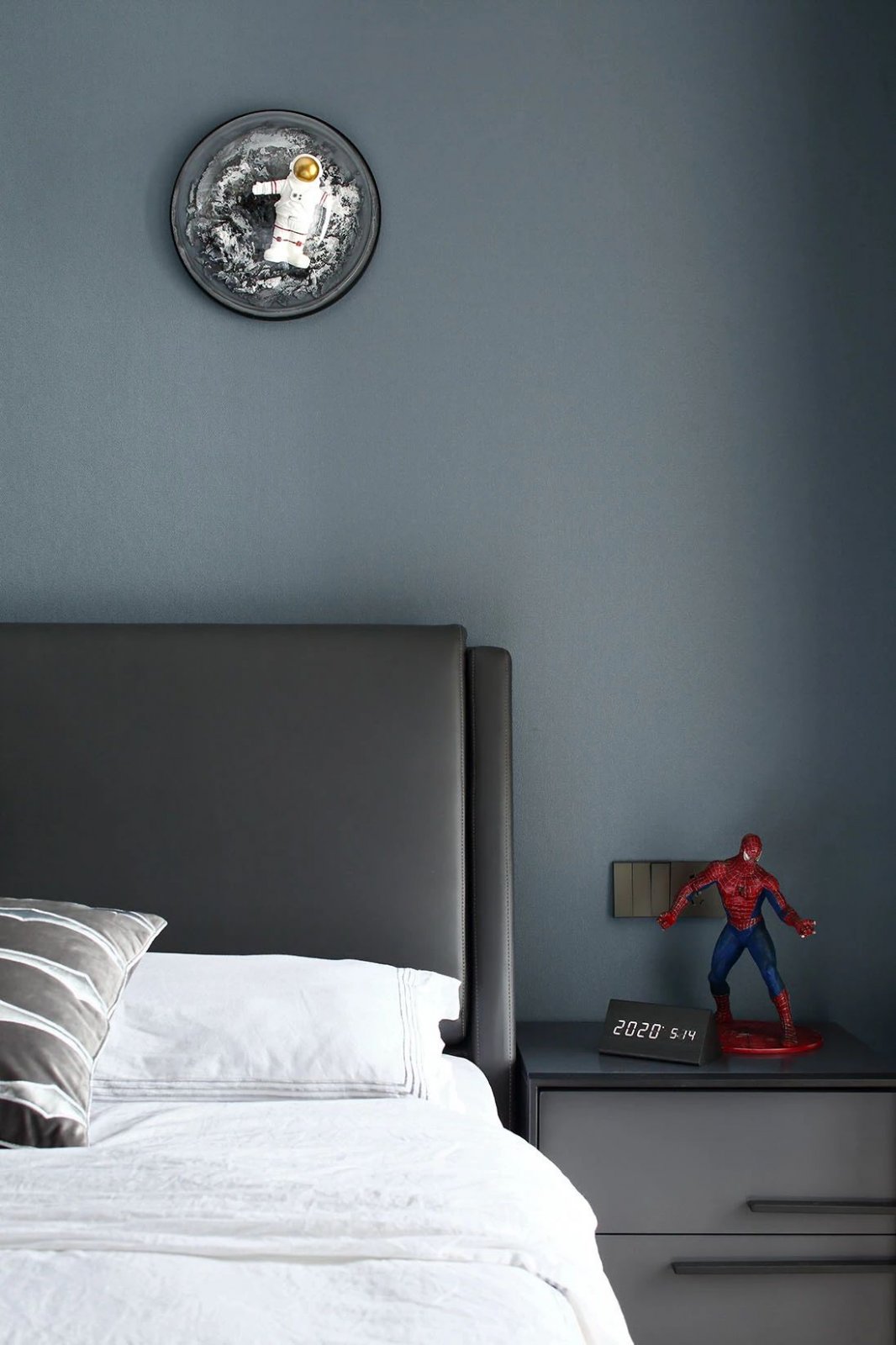 現(xiàn)代簡約風(fēng)格室內(nèi)設(shè)計家裝案例-次臥 現(xiàn)代簡約風(fēng)格室內(nèi)設(shè)計家裝案例-次臥