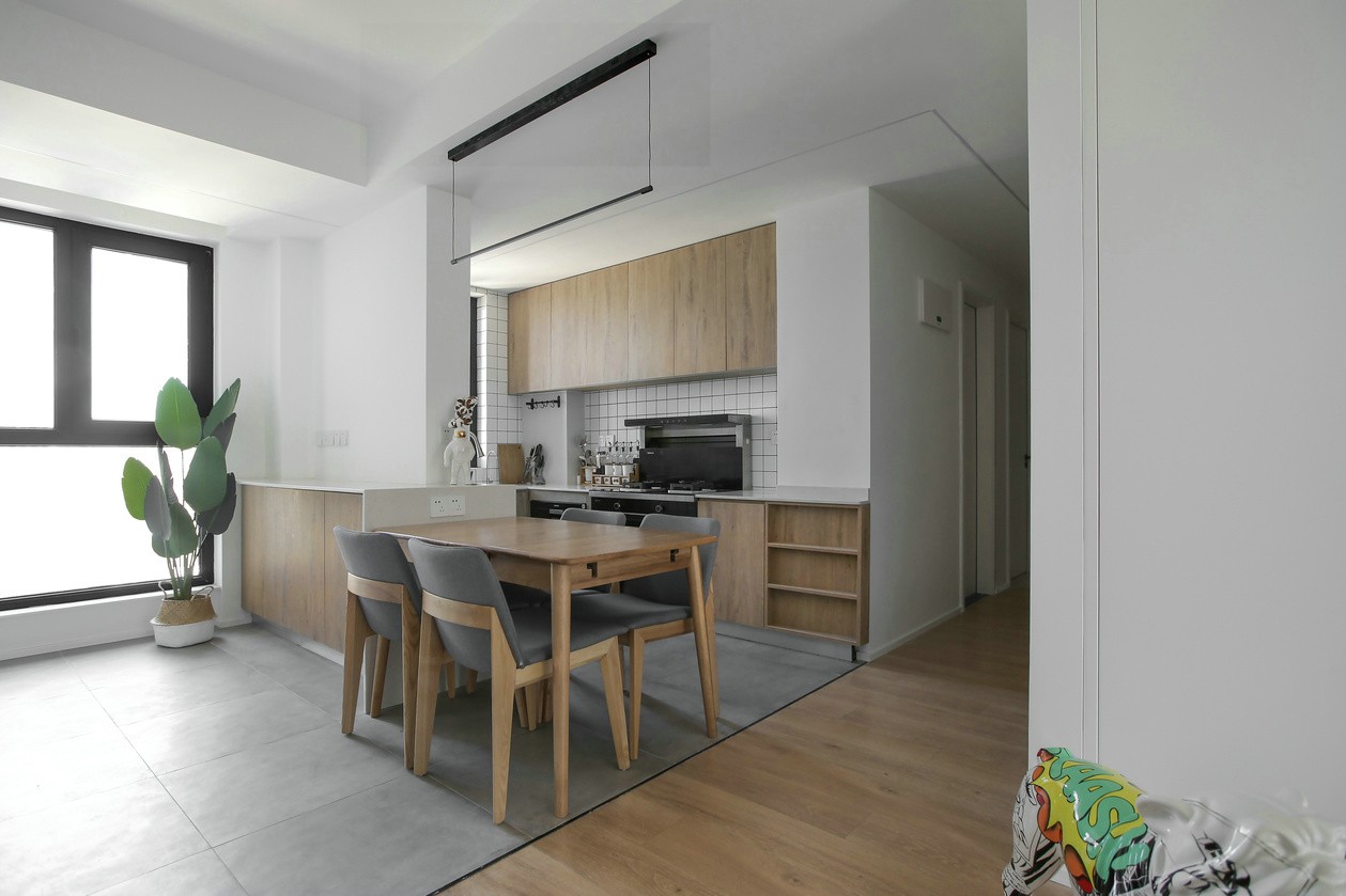 現(xiàn)代簡(jiǎn)約原木風(fēng)格室內(nèi)家裝案例效果圖-廚餐廳 現(xiàn)代簡(jiǎn)約原木風(fēng)格室內(nèi)家裝案例效果圖-廚餐廳