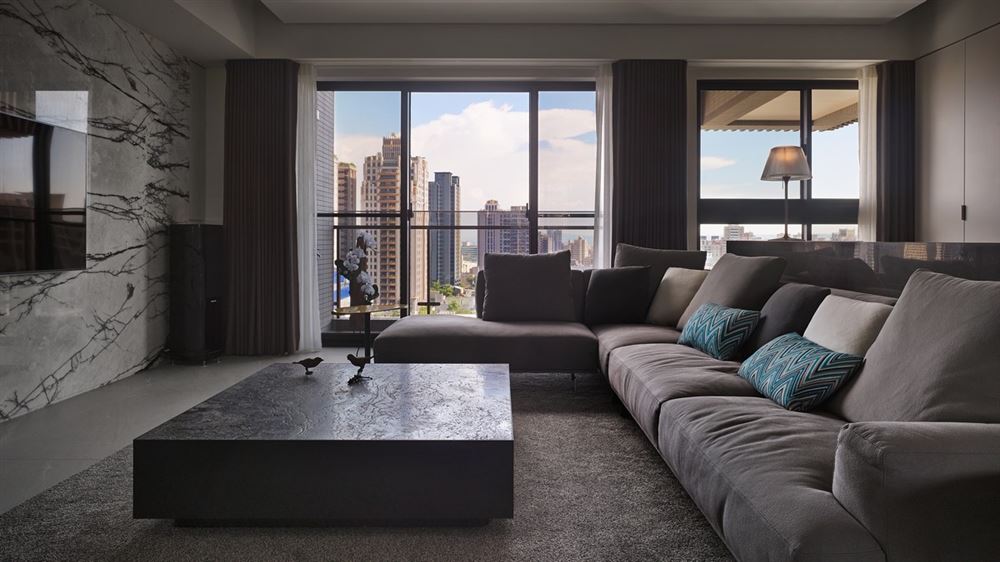 佛山市綠城桂語(yǔ)映月輕奢風(fēng)格三居室裝修案例