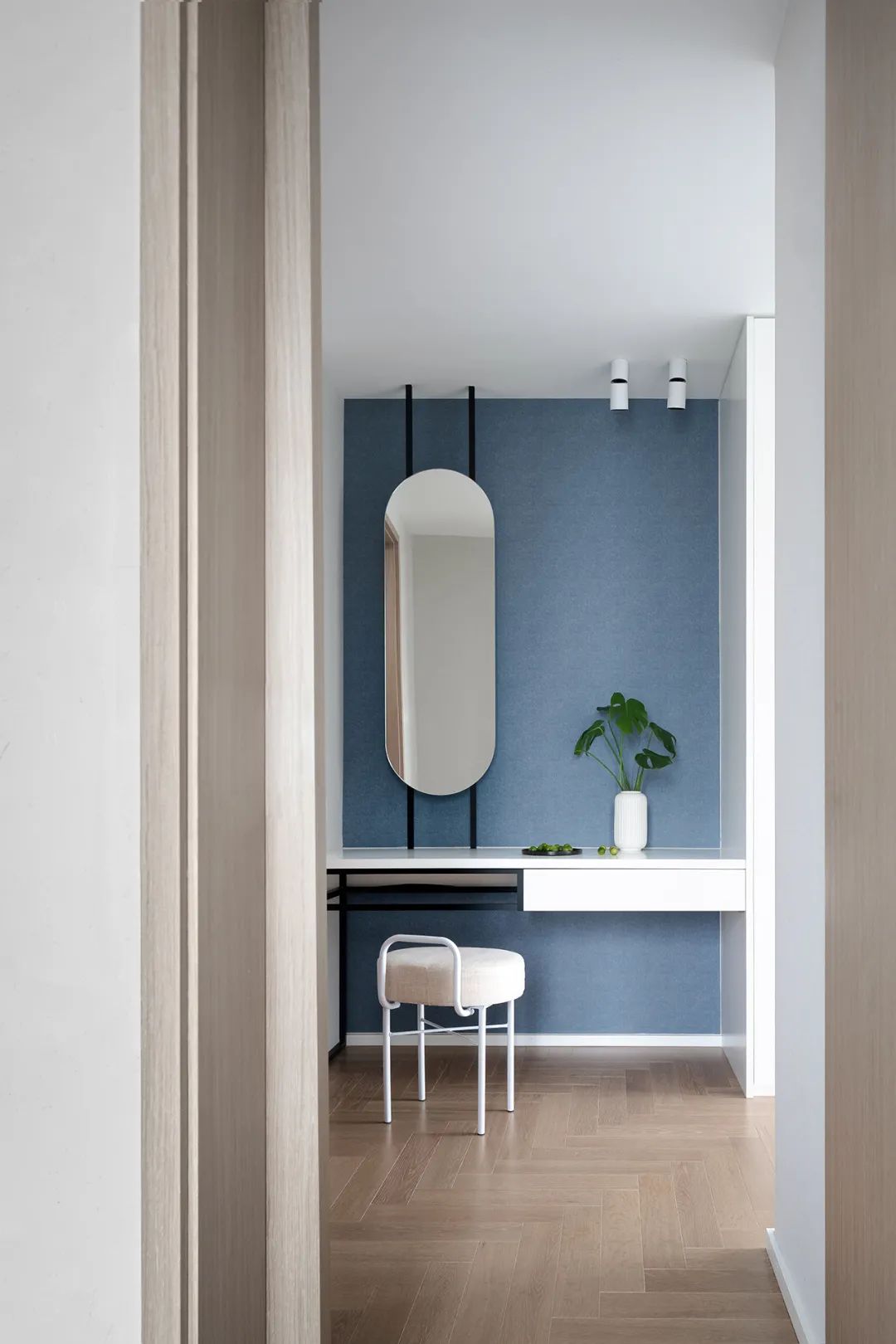 現(xiàn)代簡約風格室內(nèi)設(shè)計家裝案例-梳妝臺 現(xiàn)代簡約風格室內(nèi)設(shè)計家裝案例-梳妝臺