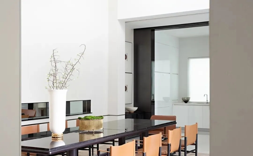 現(xiàn)代輕奢風格別墅室內(nèi)設(shè)計家裝案例-餐廳 現(xiàn)代輕奢風格別墅室內(nèi)設(shè)計家裝案例-餐廳