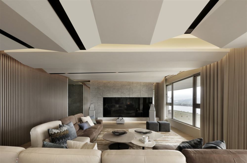 廣州市海川繁華里現(xiàn)代簡約風格四居室裝修案例