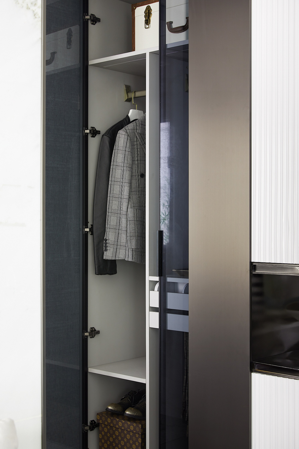 簡歐輕奢風(fēng)格室內(nèi)家裝案例效果圖-臥室衣柜 簡歐輕奢風(fēng)格室內(nèi)家裝案例效果圖-臥室衣柜