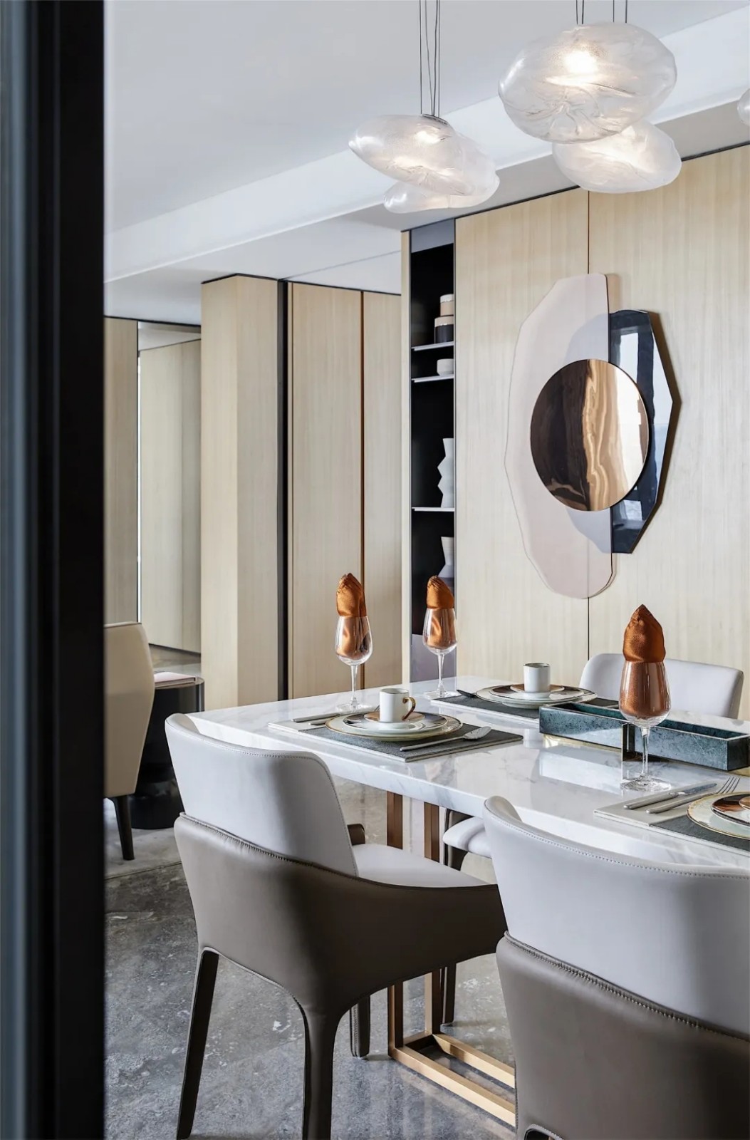 現(xiàn)代輕奢風(fēng)格室內(nèi)設(shè)計(jì)家裝案例-餐廳 現(xiàn)代輕奢風(fēng)格室內(nèi)設(shè)計(jì)家裝案例-餐廳