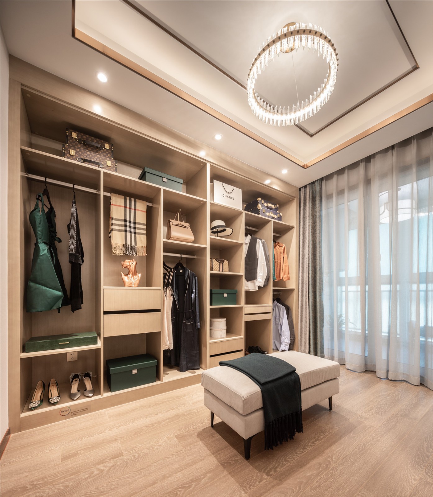 新中式風(fēng)格別墅高端裝修設(shè)計-衣帽間 新中式風(fēng)格別墅高端裝修設(shè)計-衣帽間