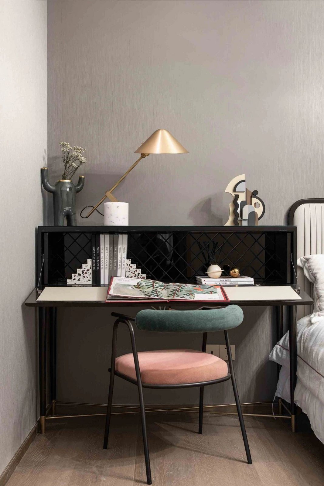 現(xiàn)代前衛(wèi)風格室內設計家裝案例-次臥書桌 現(xiàn)代前衛(wèi)風格室內設計家裝案例-次臥書桌