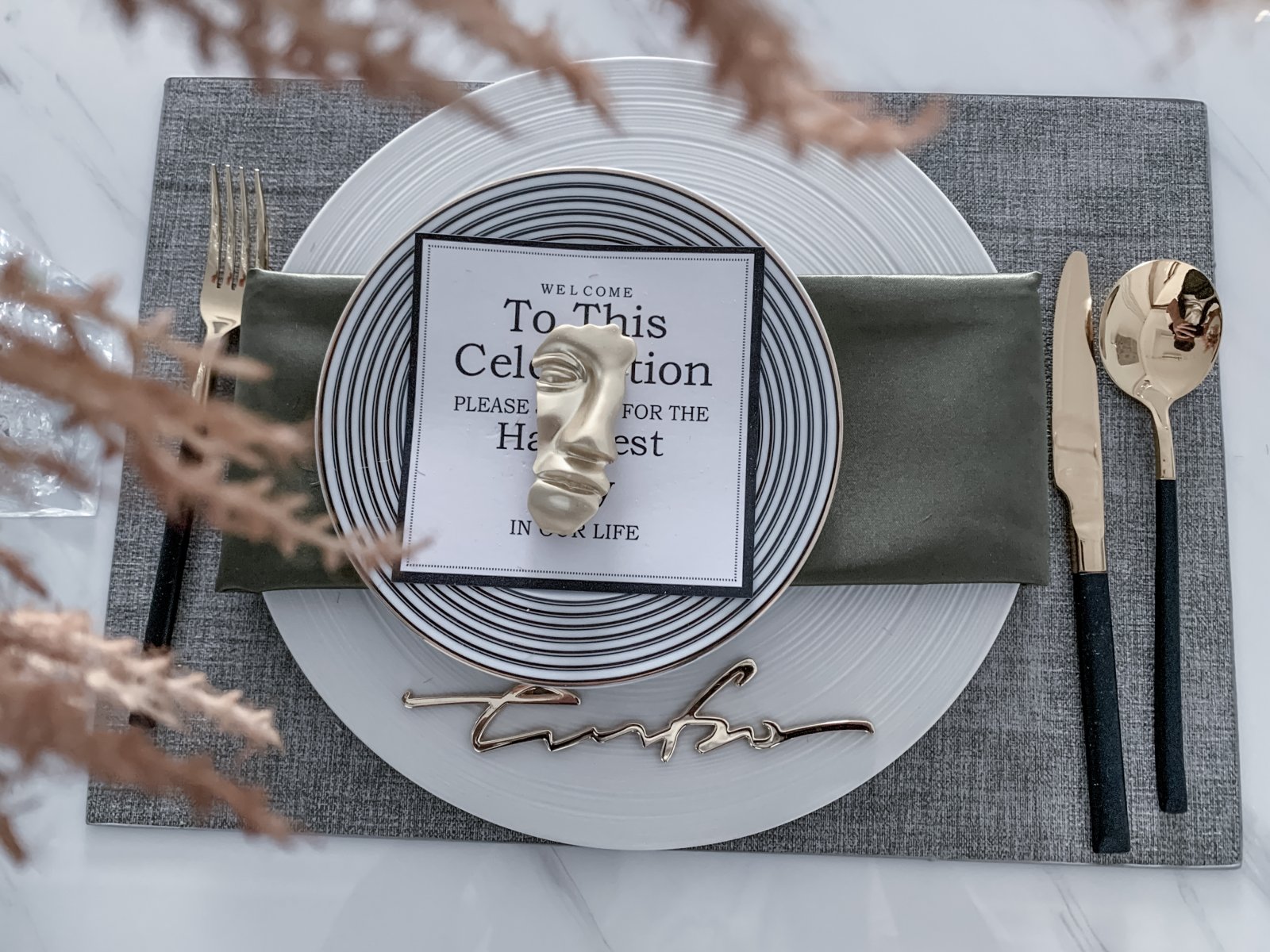 簡歐輕奢風(fēng)格室內(nèi)設(shè)計(jì)家裝案例-餐廳餐具 簡歐輕奢風(fēng)格室內(nèi)設(shè)計(jì)家裝案例-餐廳餐具