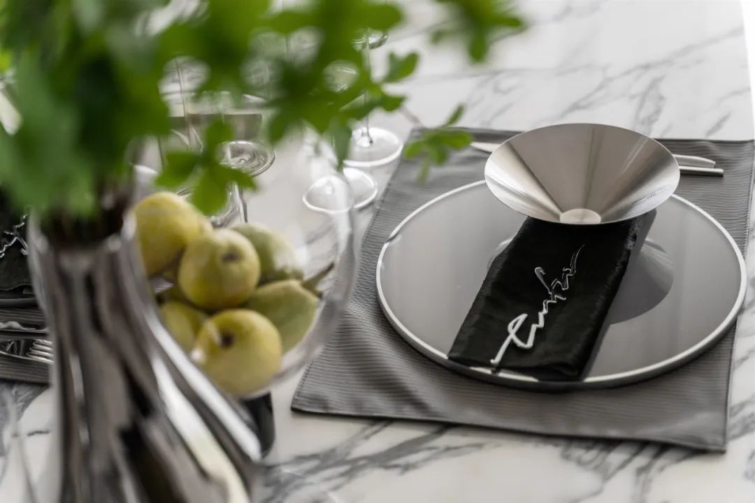 現(xiàn)代簡約風格家裝設(shè)計室內(nèi)裝修效果圖-餐桌 現(xiàn)代簡約風格家裝設(shè)計室內(nèi)裝修效果圖-餐桌