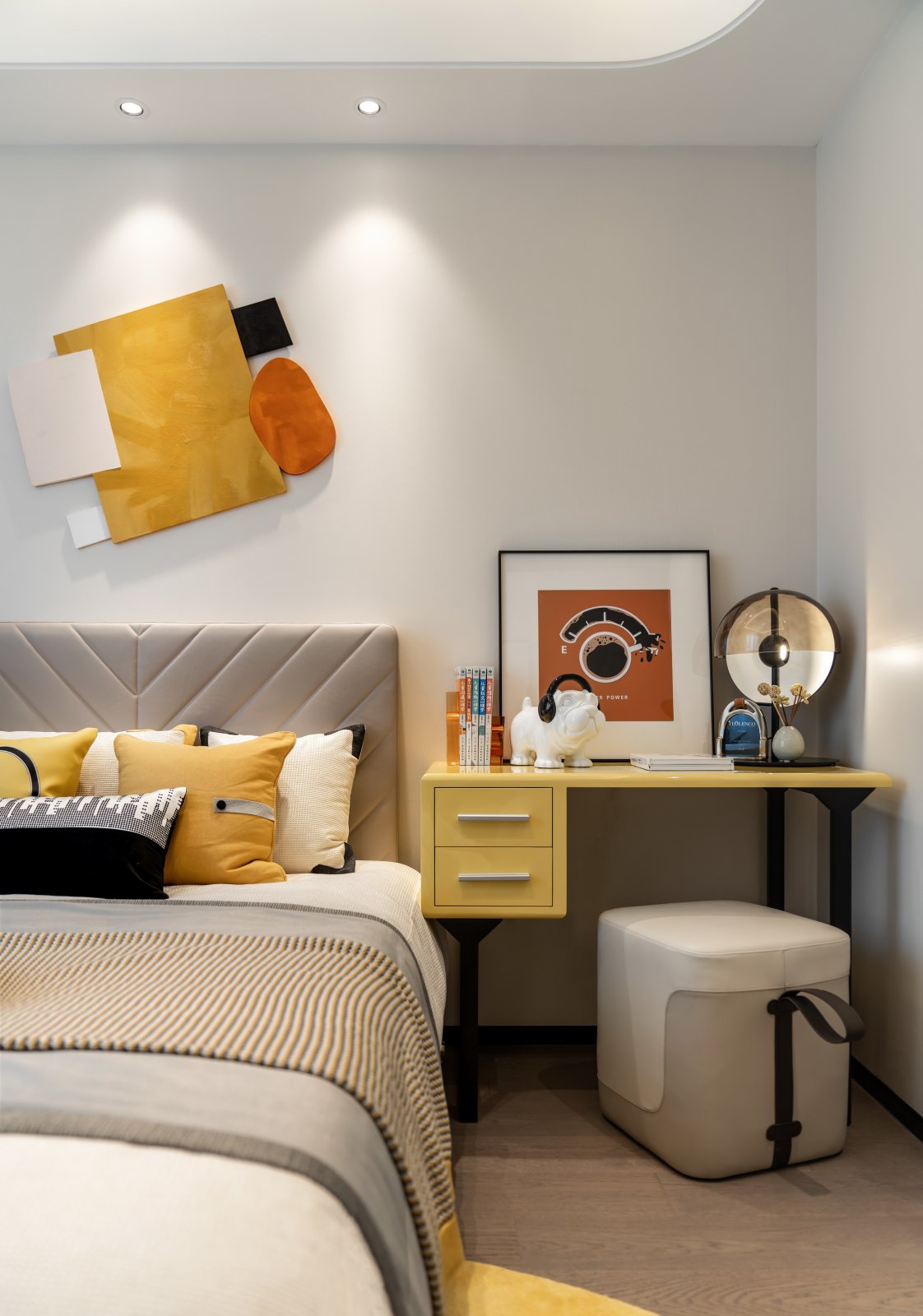 輕奢風格室內(nèi)設(shè)計家裝案例-臥室