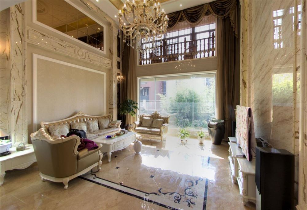 楚雄彝族自治州荷風(fēng)苑歐式風(fēng)格別墅裝修案例