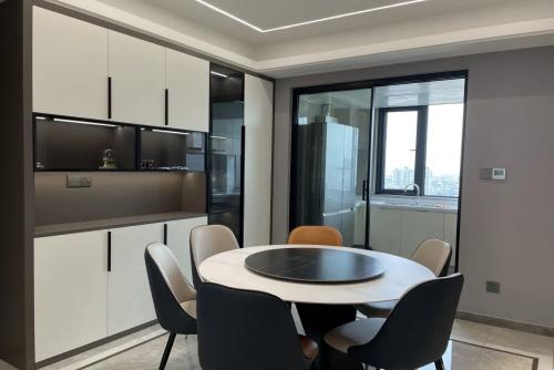 湖州市華都蘭廷公館現(xiàn)代簡(jiǎn)約風(fēng)格二居室裝修案例