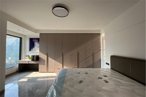 廣州市龍光峰景華庭現(xiàn)代簡約風格三居室裝修案例