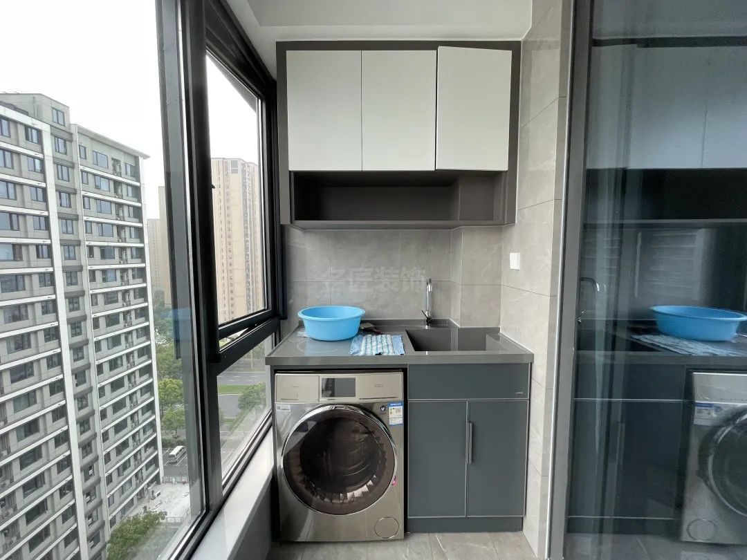 時(shí)代公館130㎡陽臺(tái)